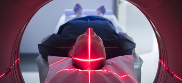 Man die een MRI-scan krijgt